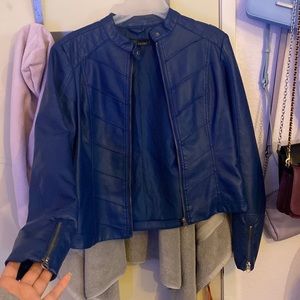 Gorgeous navy blue leather jacket w/ zippers on the sides of arms